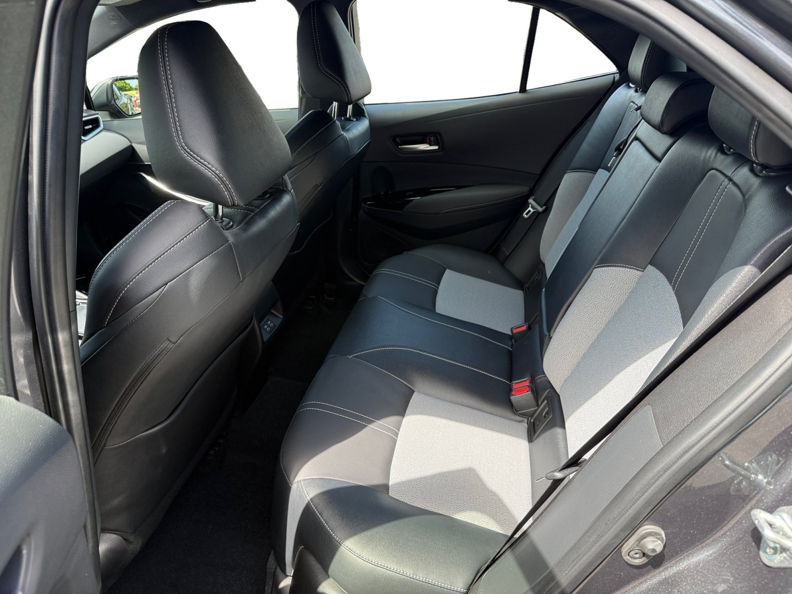 Used 2025 Toyota Corolla XSE FWD image 12