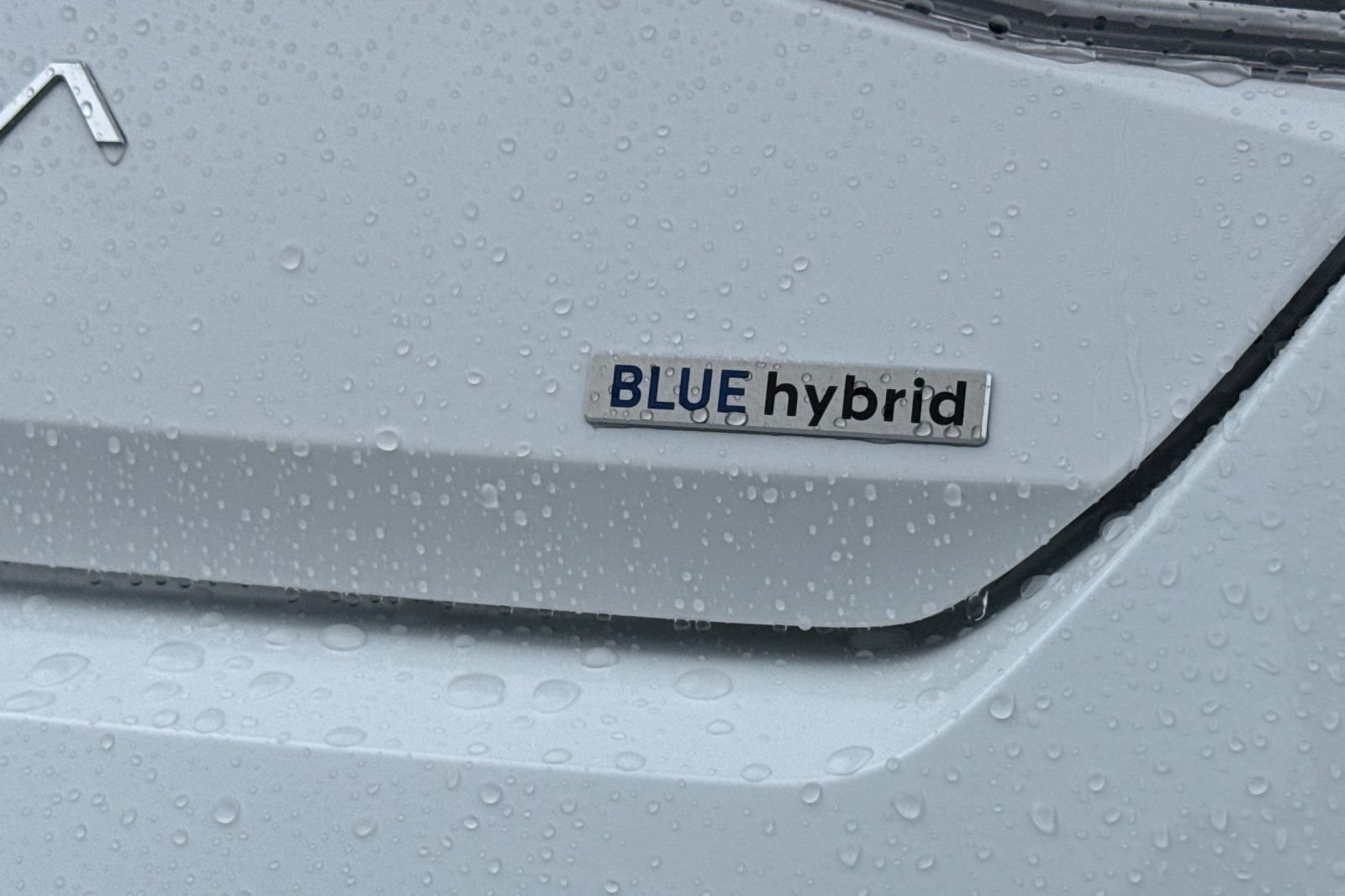 New 2026 Hyundai Elantra Hybrid FWD image 24