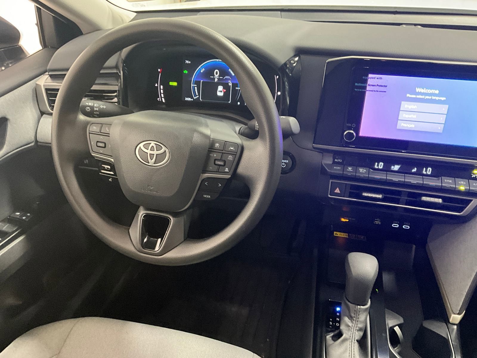 Used 2025 Toyota Camry LE w/ Convenience Package image 5