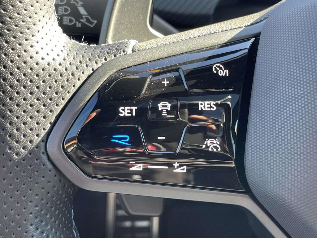 Used 2024 Volkswagen Golf R image 10