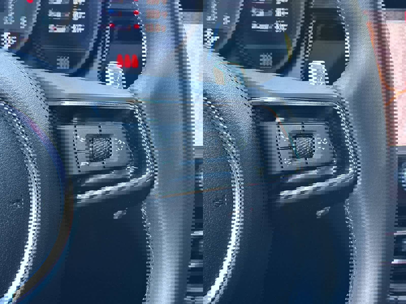 Used 2025 Porsche Macan image 28