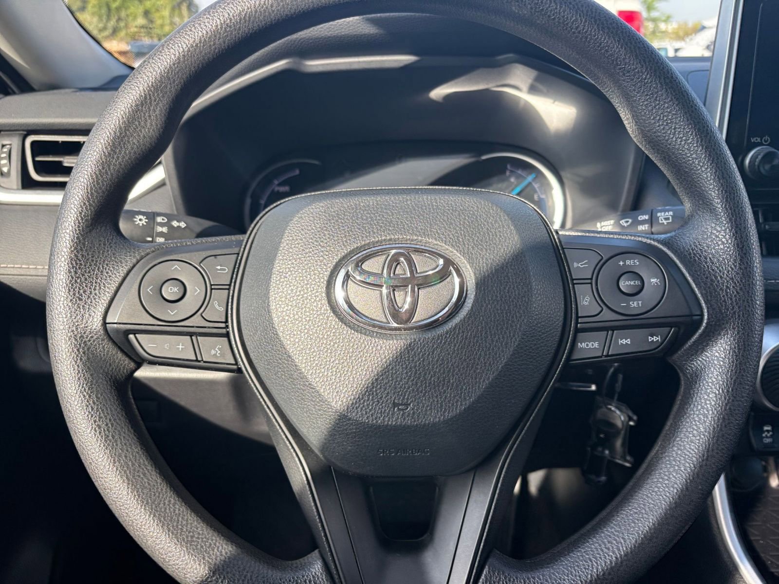 Used 2025 Toyota RAV4 LE image 27