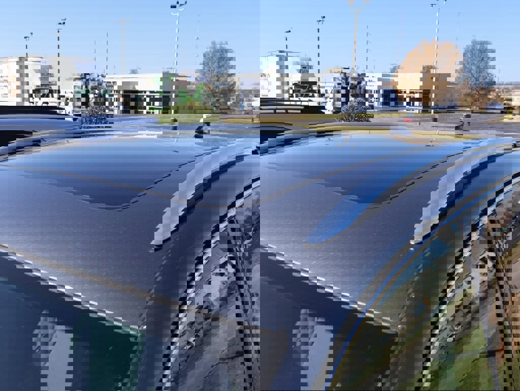 Used 2025 Volkswagen Tiguan SE image 14