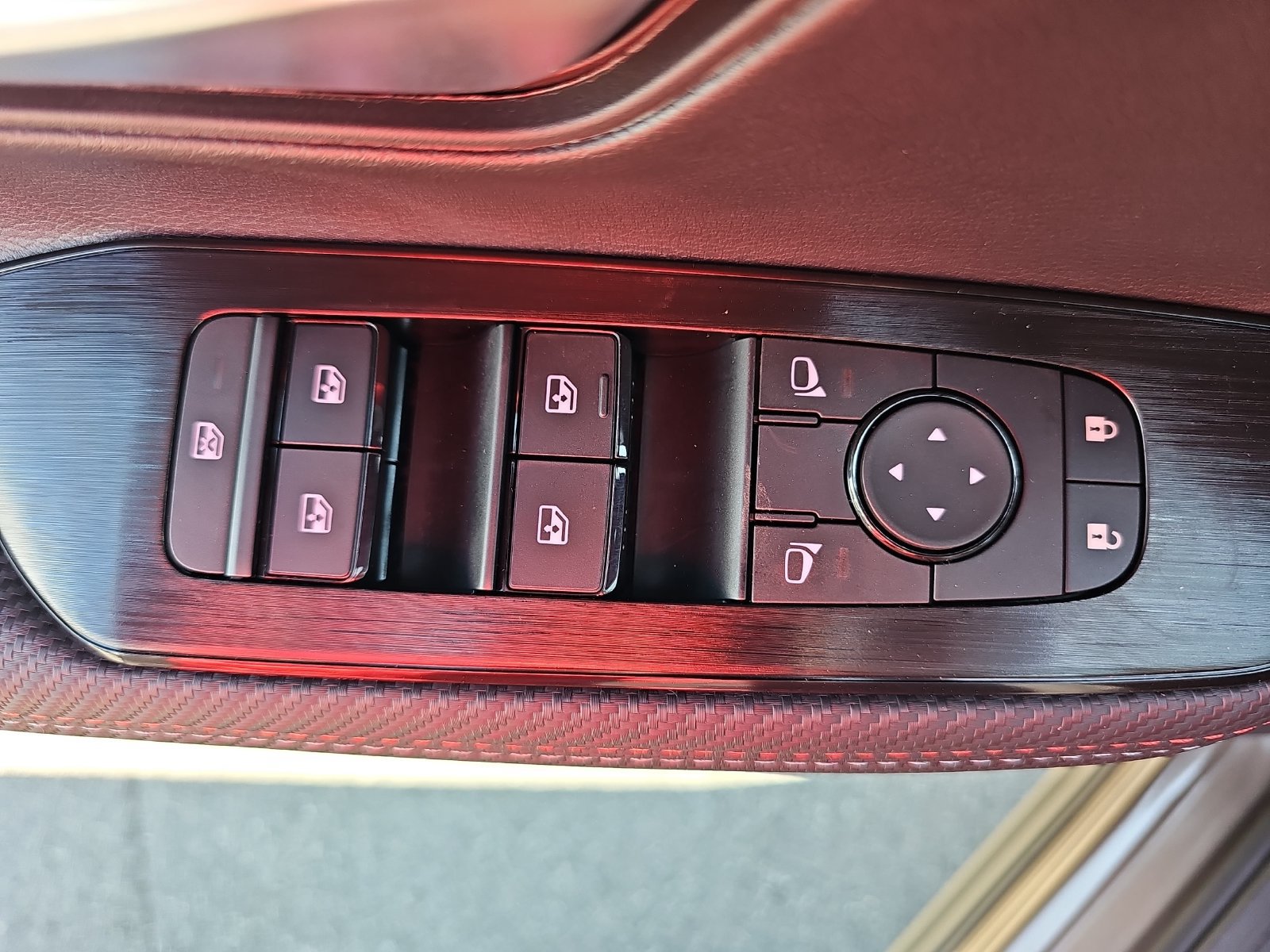 New 2027 Nissan Kicks SR w/ Cold Weather Package FWD image 31