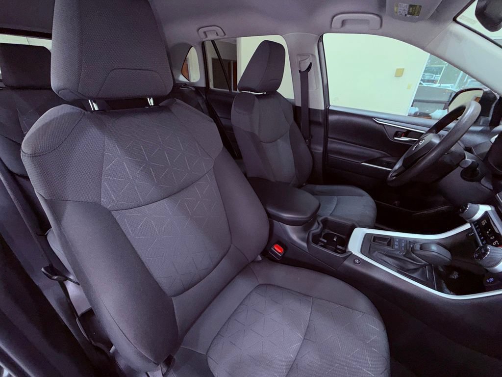 Used 2022 Toyota RAV4 XLE AWD/4WD image 9