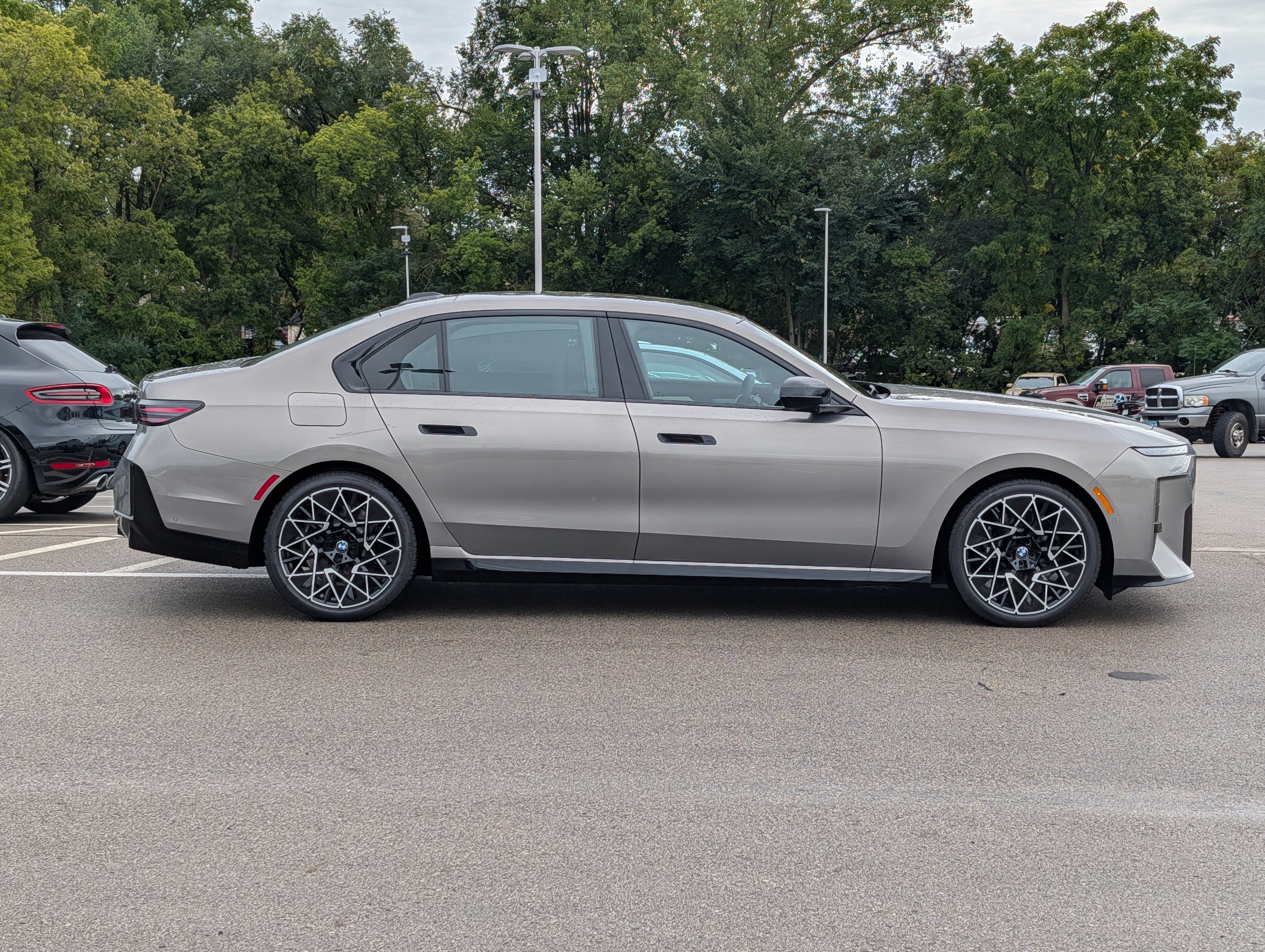 New 2027 BMW 740i xDrive AWD/4WD image 3
