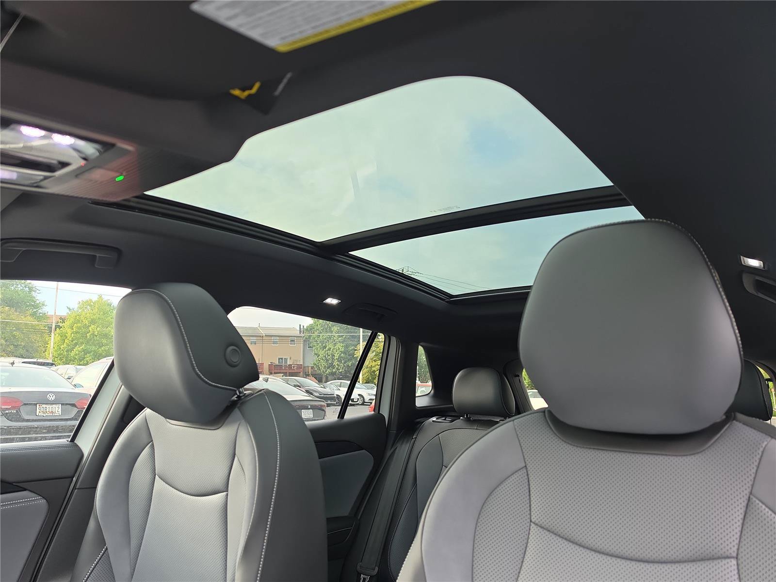 New 2026 Volkswagen Tiguan SE R-Line FWD image 22