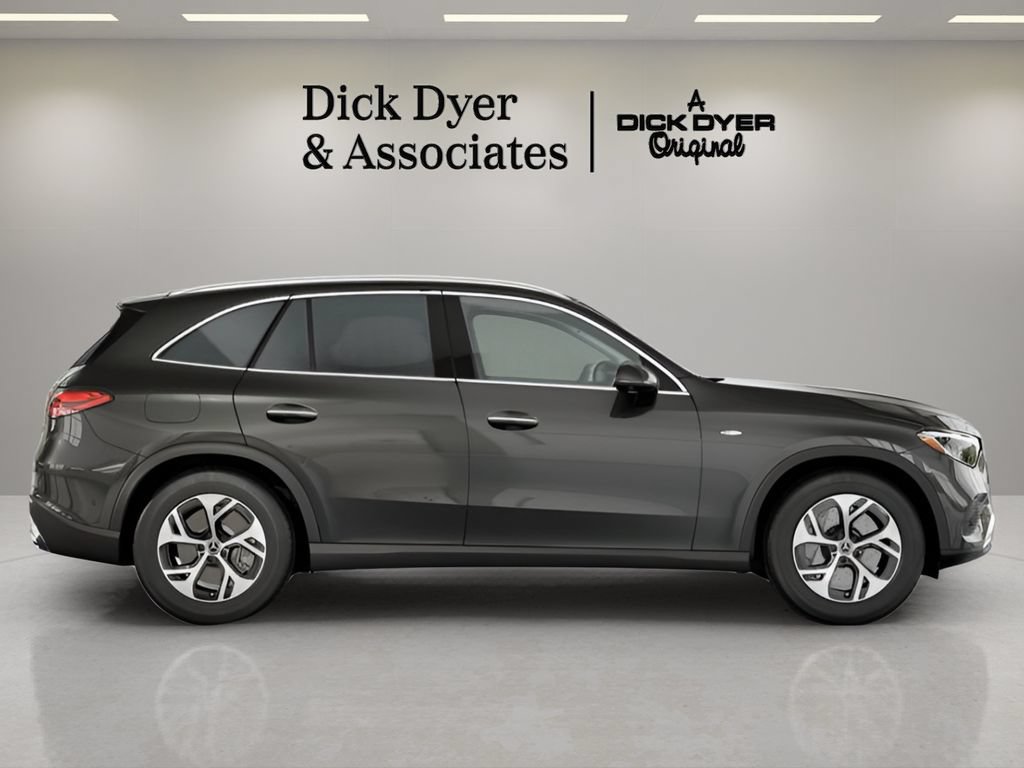 Used 2025 Mercedes-Benz GLC 350e 4MATIC image 9