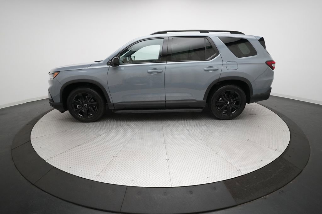 Certified 2025 Honda Pilot Black Edition image 24