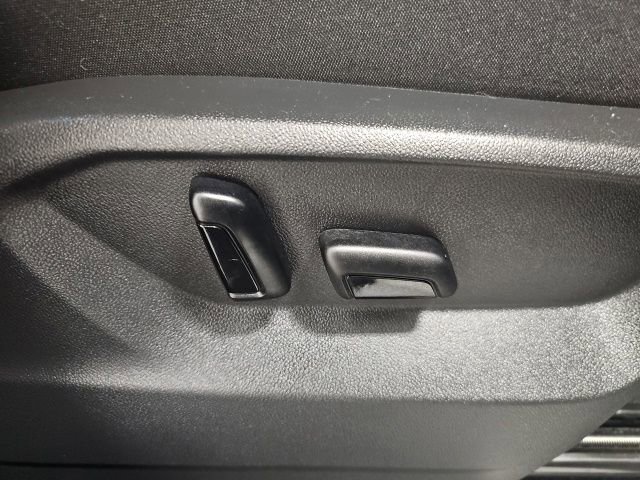 Used 2025 Volkswagen Atlas Cross Sport SEL R-Line image 39