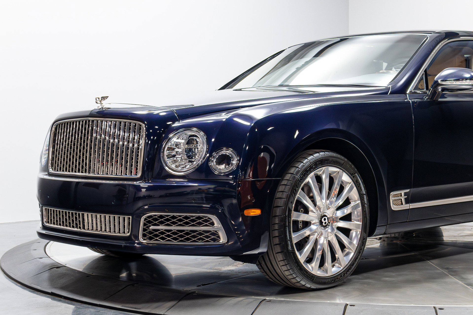 Used 2017 Bentley Mulsanne image 4