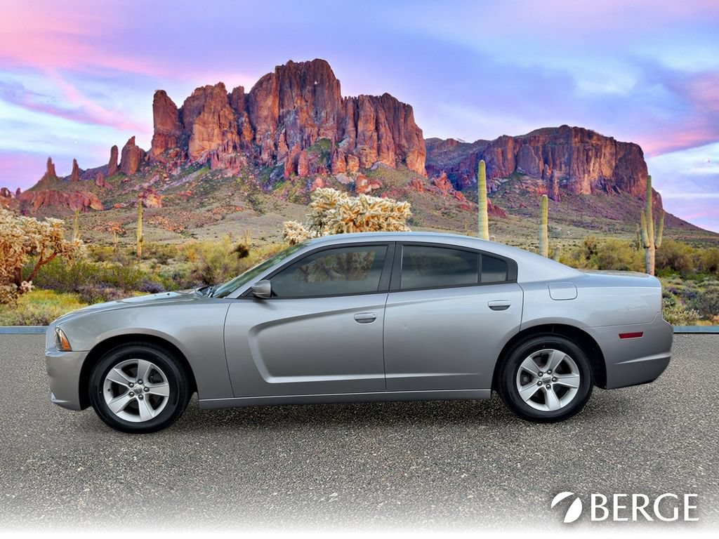 Used 2011 Dodge Charger SE RWD image 3
