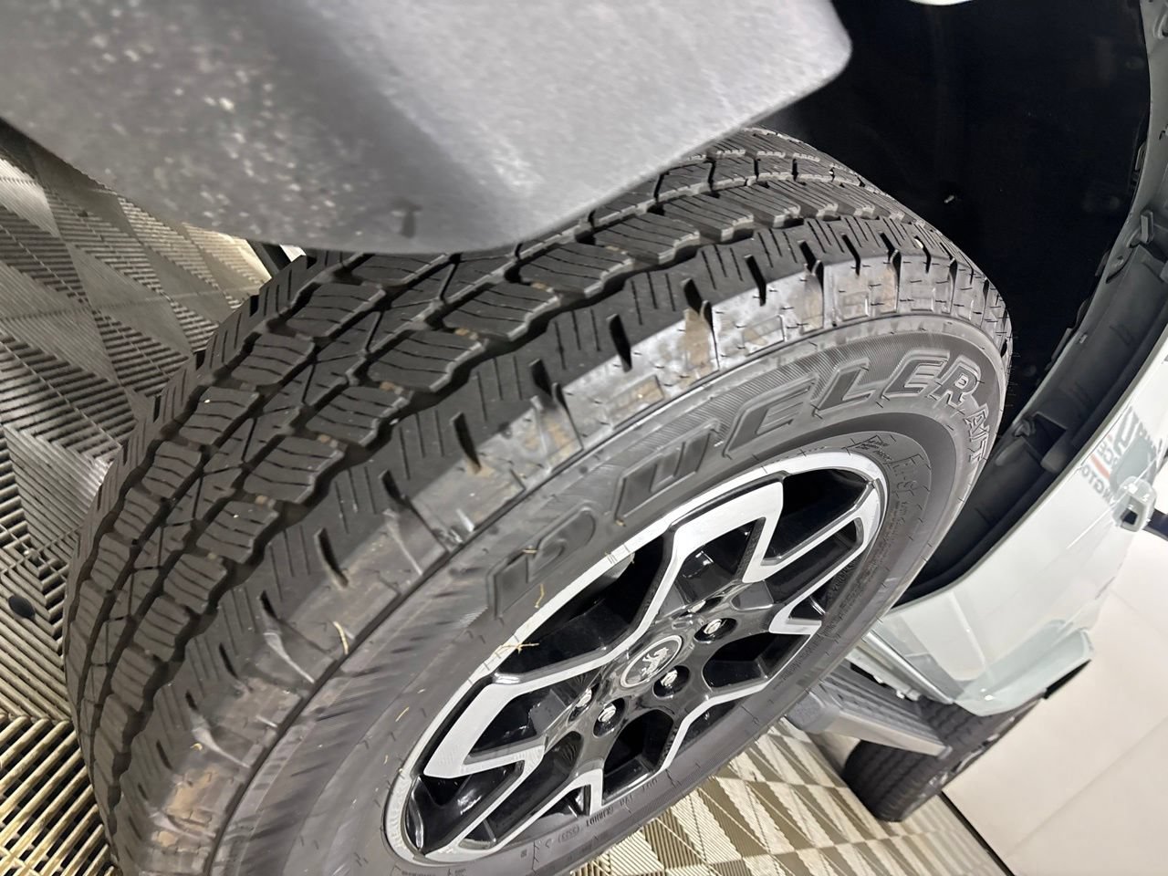 Used 2024 Ford Bronco Outer Banks AWD/4WD image 34