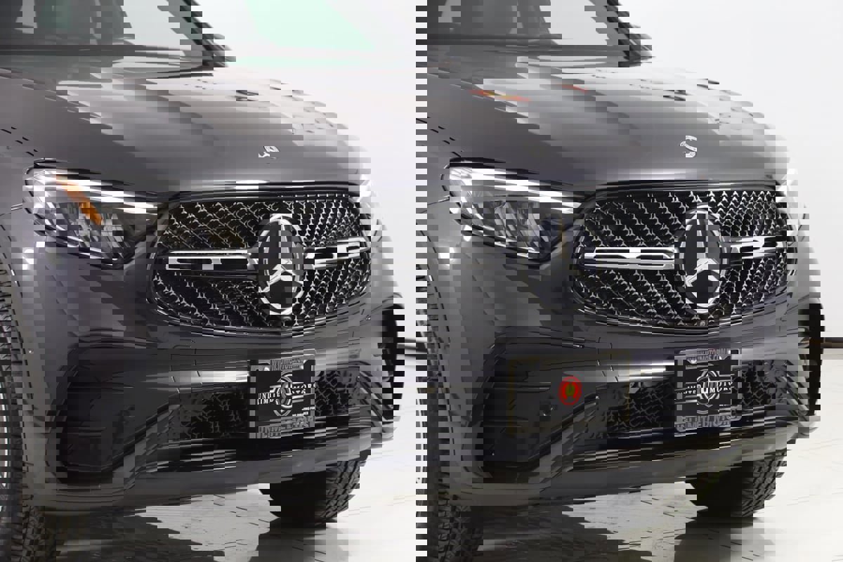 Used 2025 Mercedes-Benz GLC 300 4MATIC SUV image 46