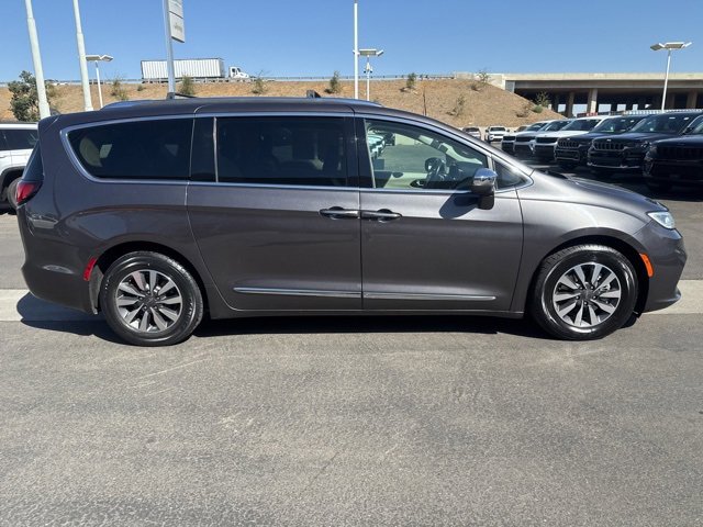 Certified 2021 Chrysler Pacifica Limited image 7