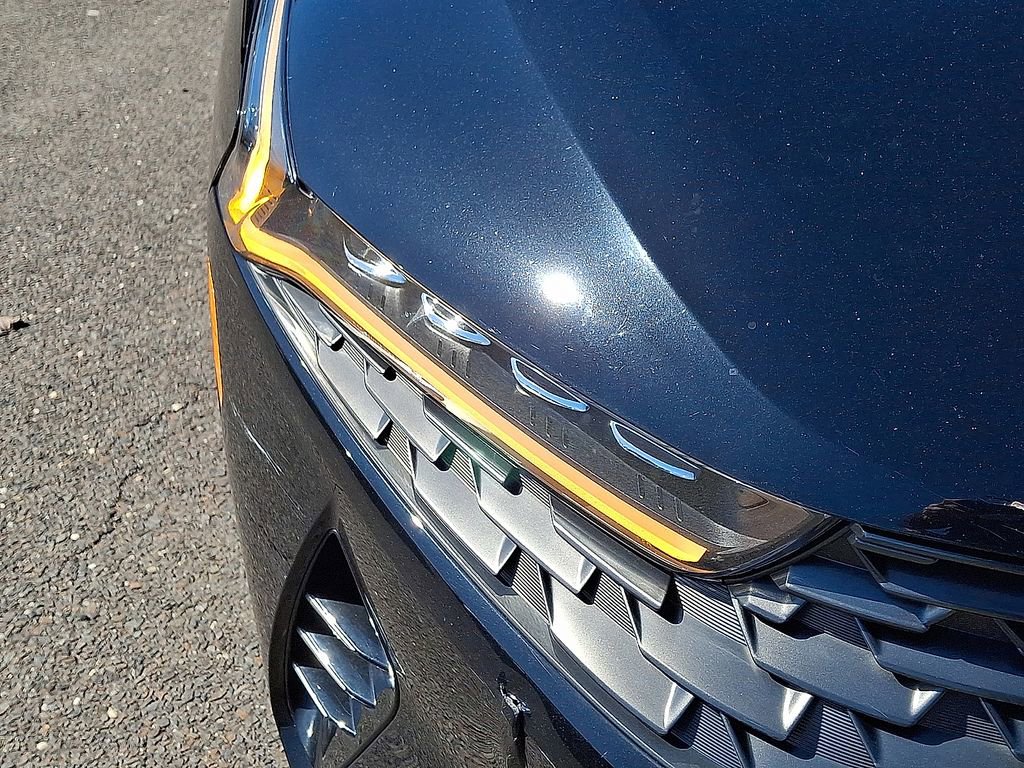 Used 2021 Kia K5 LX image 10