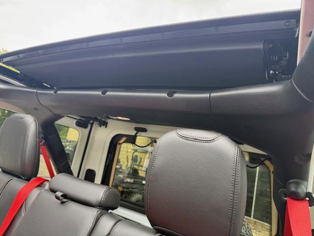 Used 2023 Jeep Wrangler Unlimited Rubicon 4xe image 30