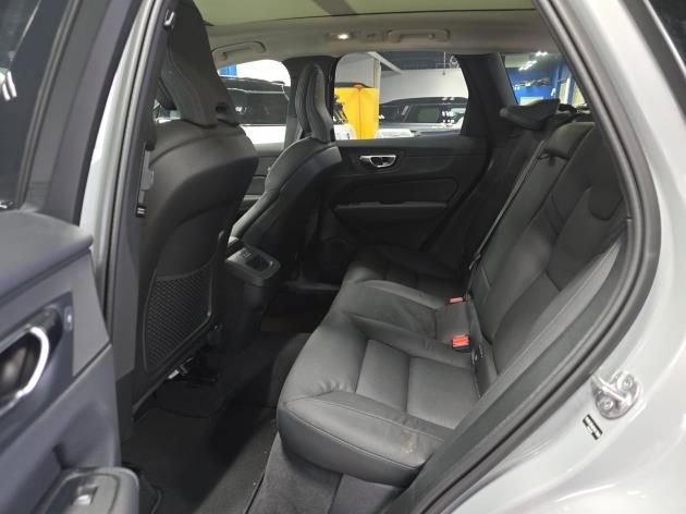 Used 2025 Volvo XC60 B5 Plus AWD/4WD image 6