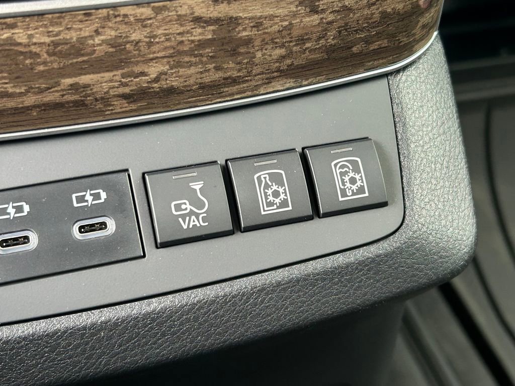 New 2026 Toyota Sienna Platinum image 25