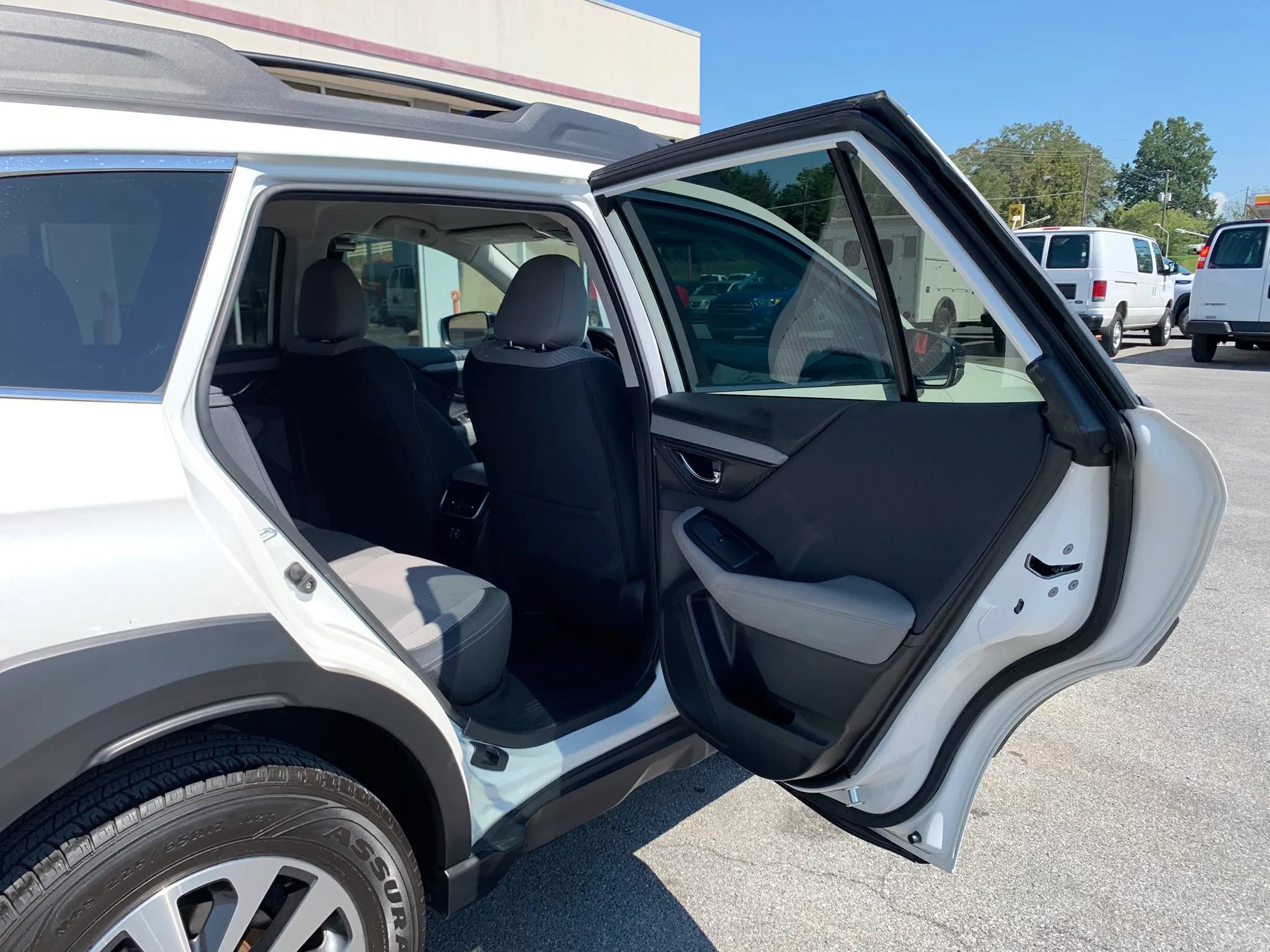 Used 2023 Subaru Outback Premium AWD/4WD image 26