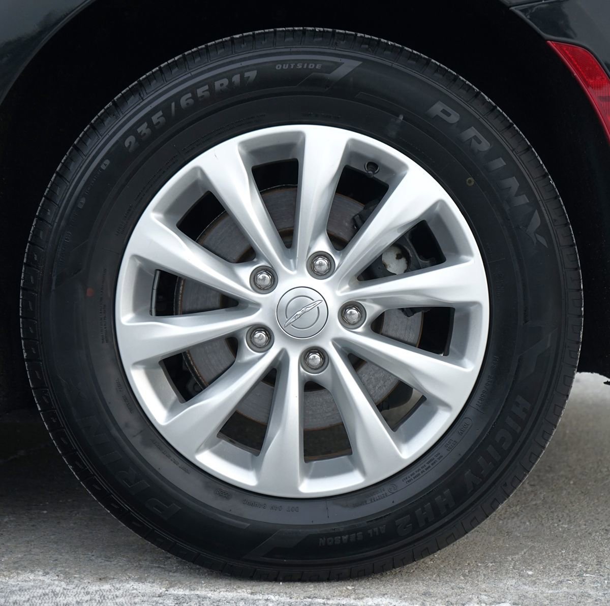 Used 2018 Chrysler Pacifica Touring-L FWD image 38