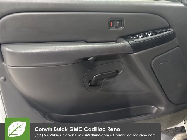 Used 2005 GMC Sierra 2500 SLE w/ Skid Plate Package image 10