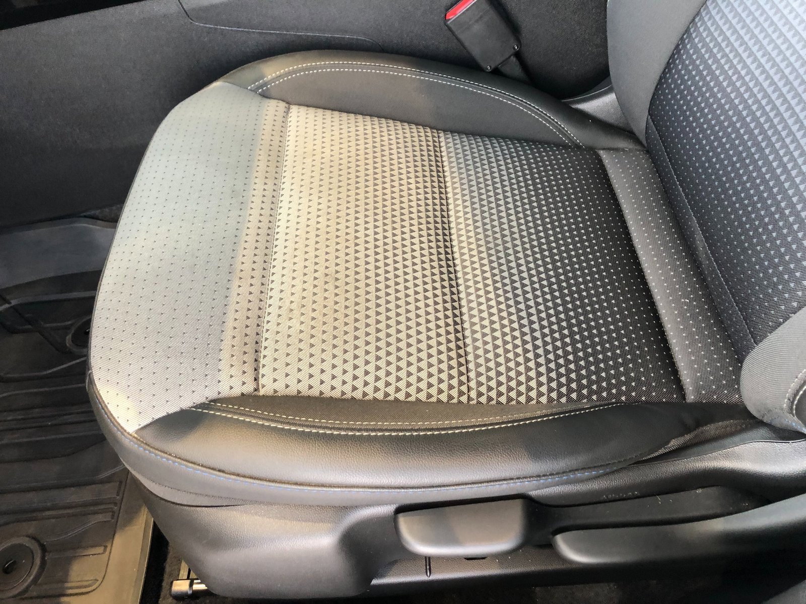 Used 2024 Chevrolet Trax LT w/ Sunroof Package image 18