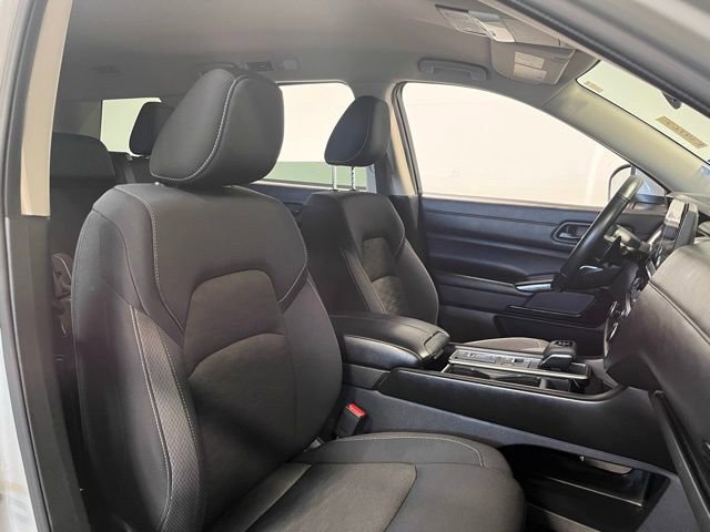 Used 2024 Nissan Pathfinder SV image 10