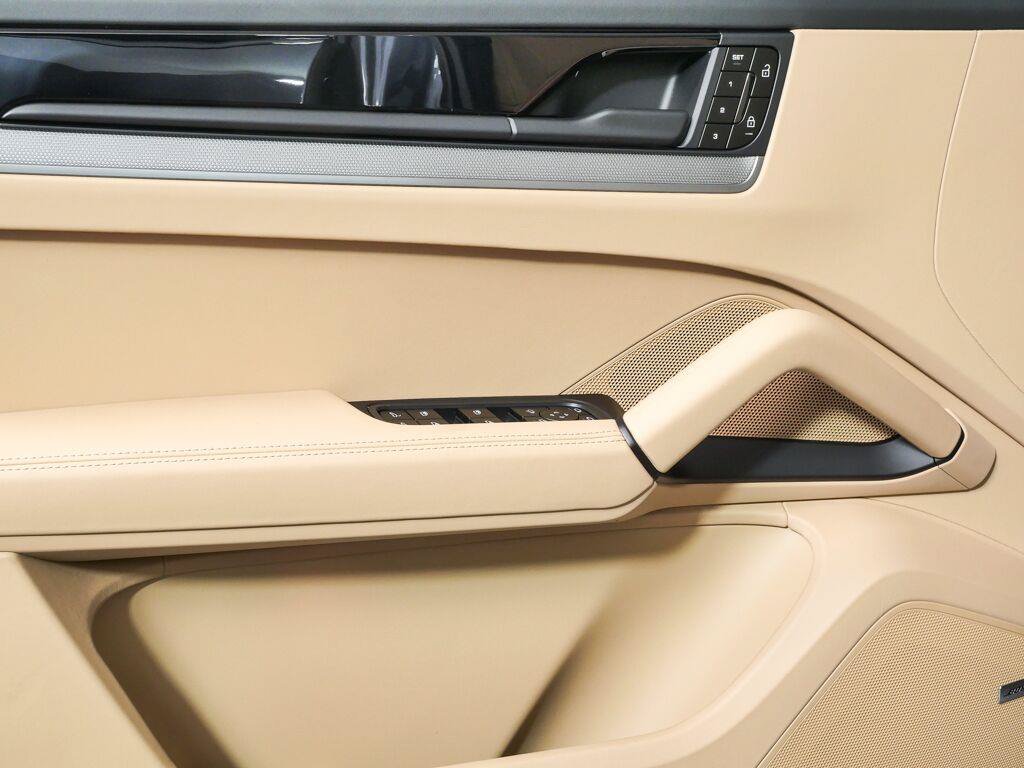 New 2026 Porsche Cayenne Coupe AWD/4WD image 6