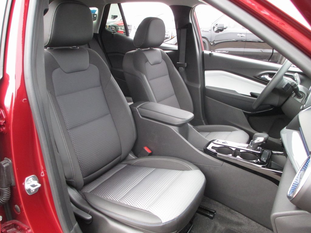 Used 2025 Chevrolet Trax LT image 17