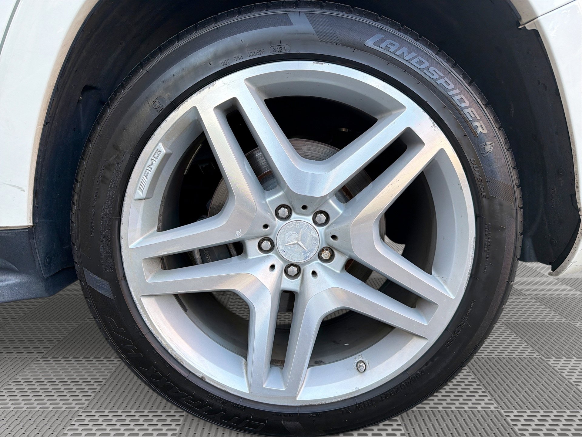 Used 2015 Mercedes-Benz GL 550 4MATIC image 29