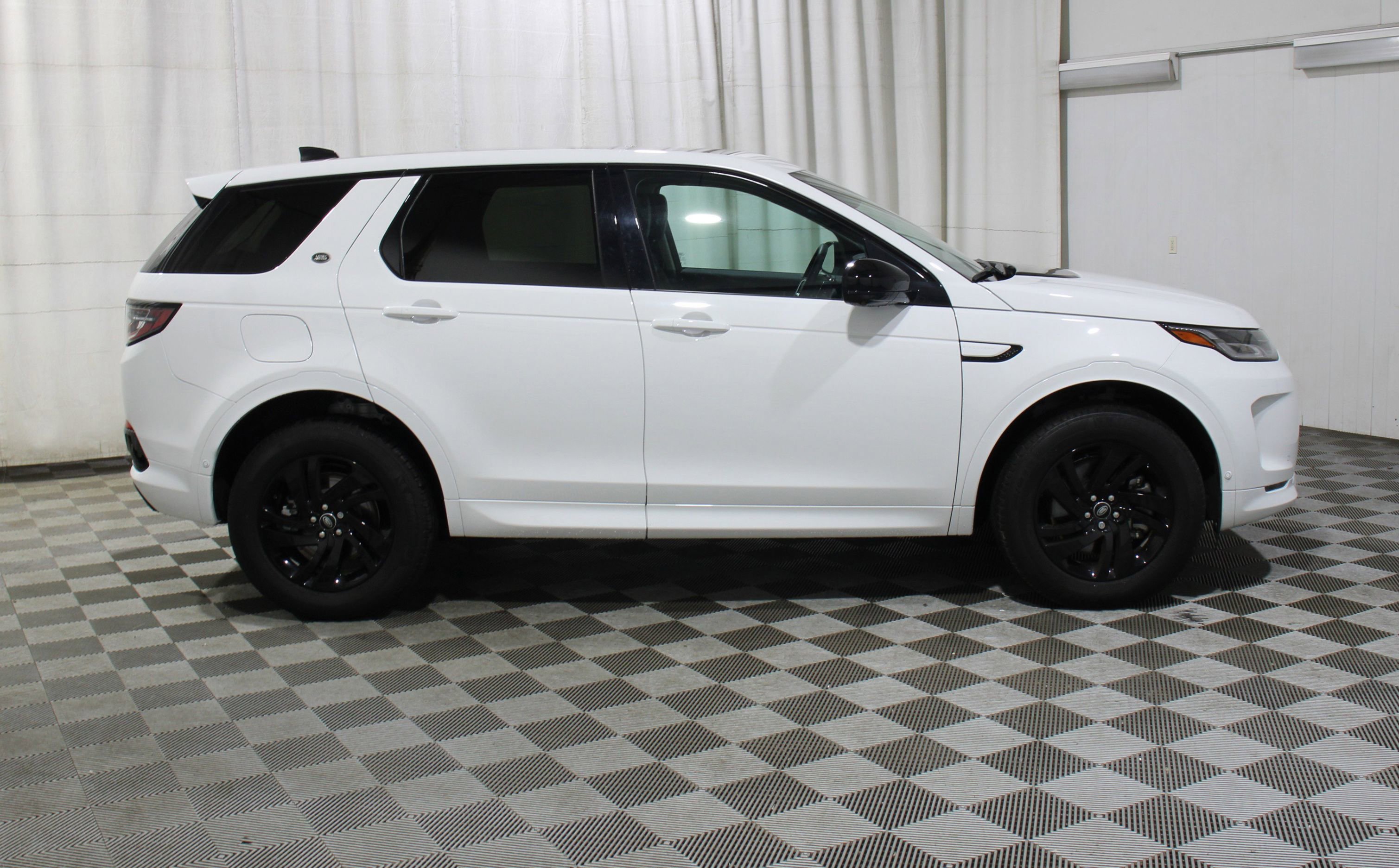 Used 2024 Land Rover Discovery Sport S image 29