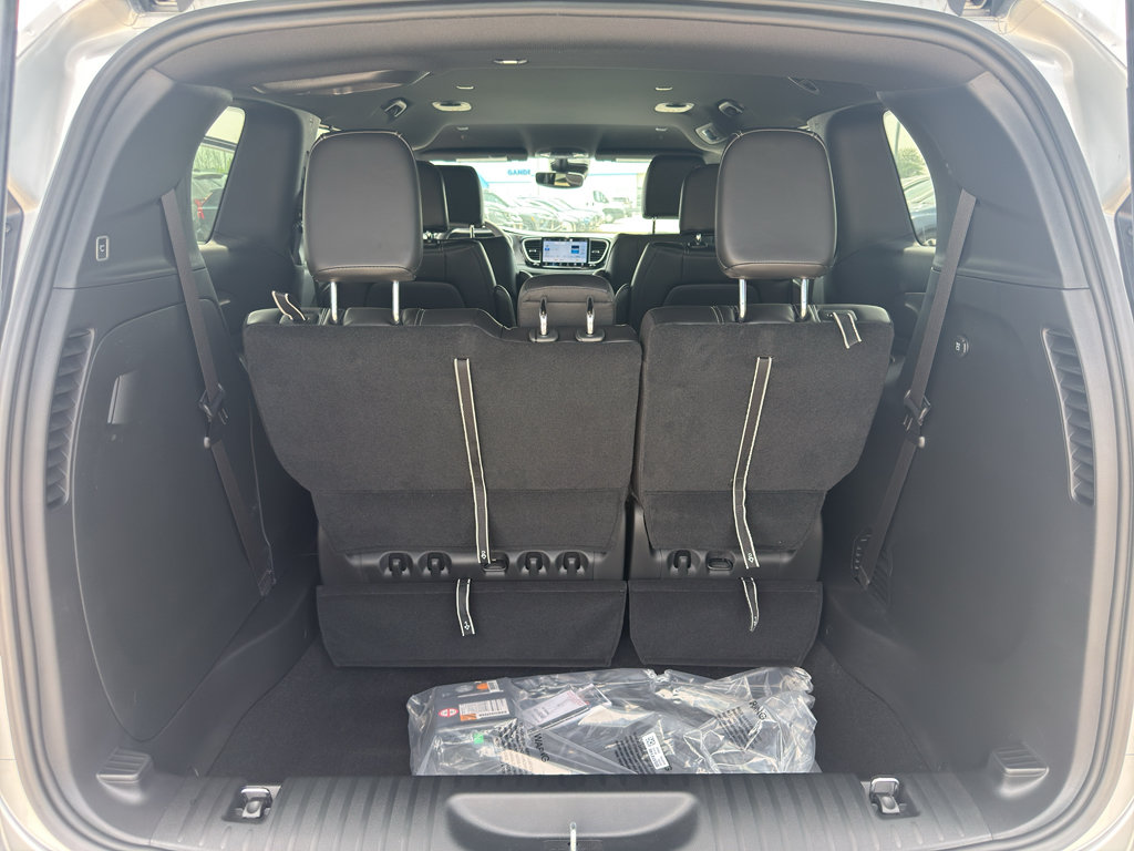New 2026 Chrysler Pacifica Select FWD image 35