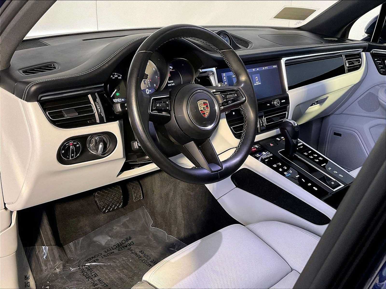 Certified 2023 Porsche Macan S AWD/4WD image 4