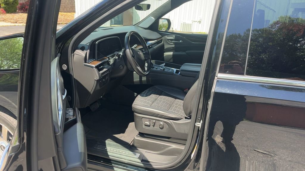 Used 2024 Cadillac Escalade ESV Premium Luxury Platinum AWD/4WD image 15