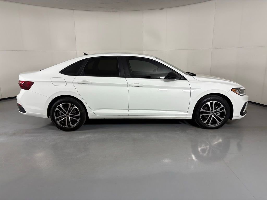 Used 2025 Volkswagen Jetta Sport FWD image 9