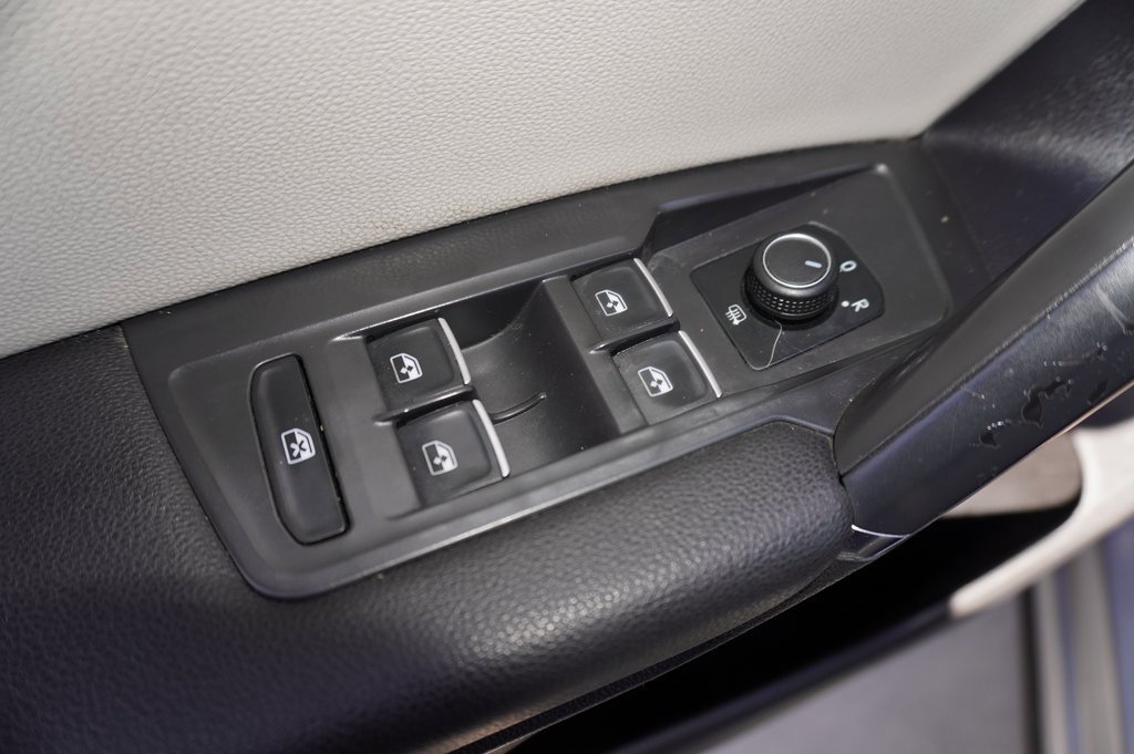 Used 2020 Volkswagen Tiguan SE w/ Panoramic Sunroof Package image 14