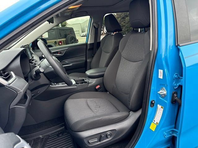 Used 2019 Toyota RAV4 XLE w/ Convenience Package FWD image 9