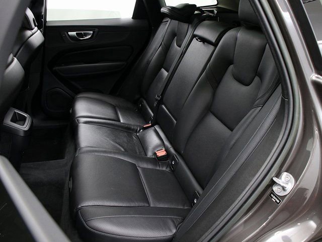 Used 2023 Volvo XC60 B5 Plus w/ Protection Package Premier image 11