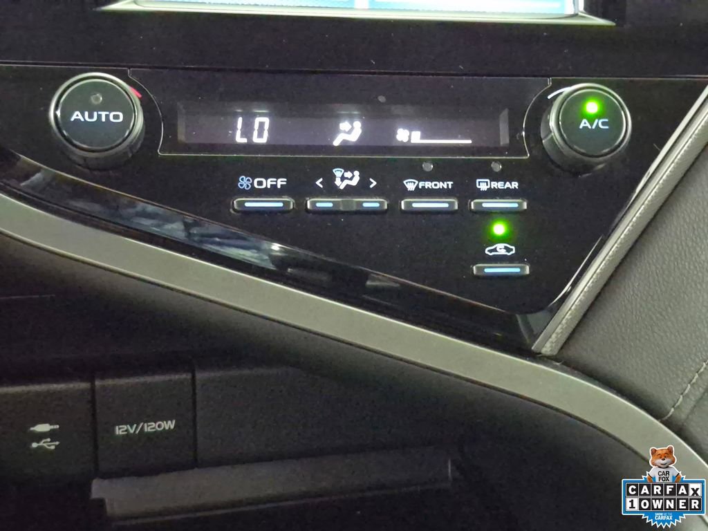 Used 2019 Toyota Camry SE FWD image 18