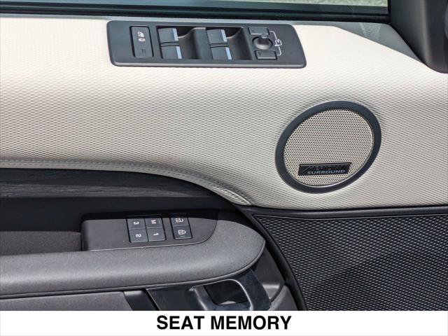 Used 2023 Land Rover Discovery HSE R-Dynamic AWD/4WD image 11