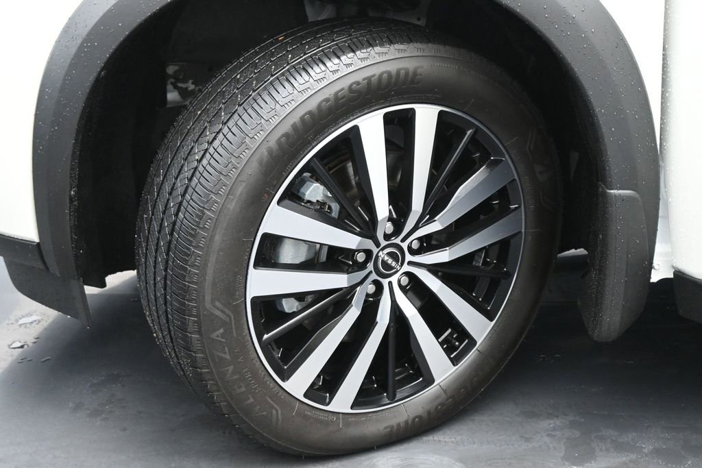 Used 2024 Nissan Pathfinder Platinum FWD image 25
