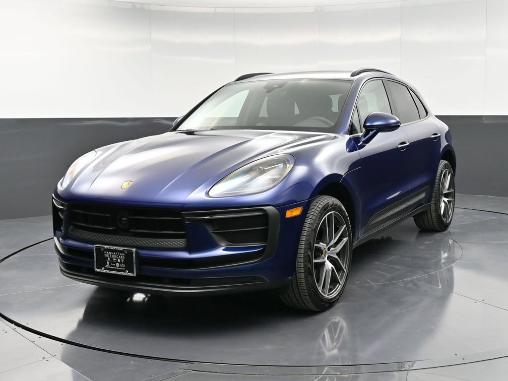 Certified 2025 Porsche Macan image 1