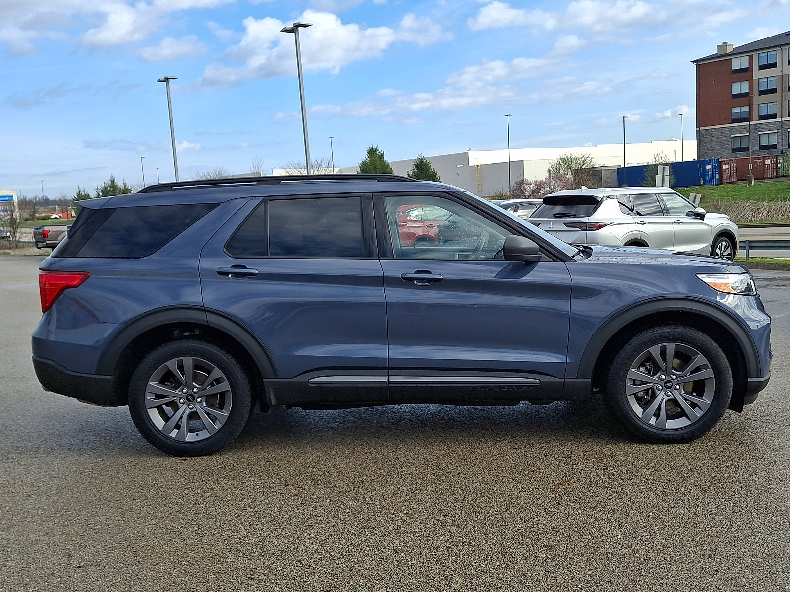 Used 2021 Ford Explorer XLT w/ Equipment Group 202A image 7