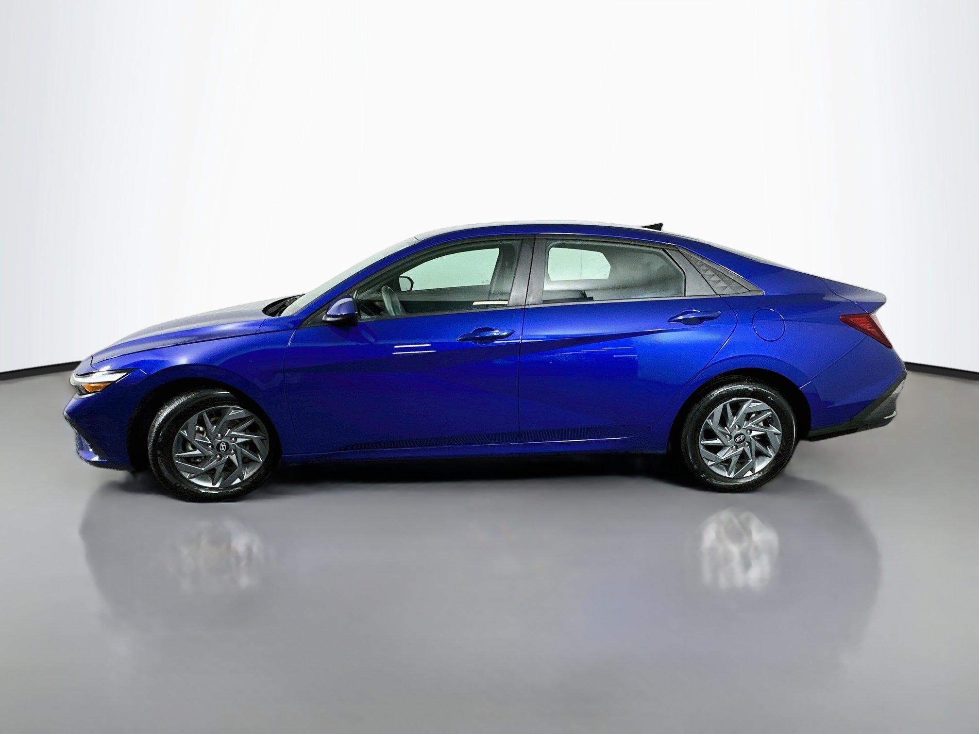 Certified 2024 Hyundai Elantra SEL FWD image 4
