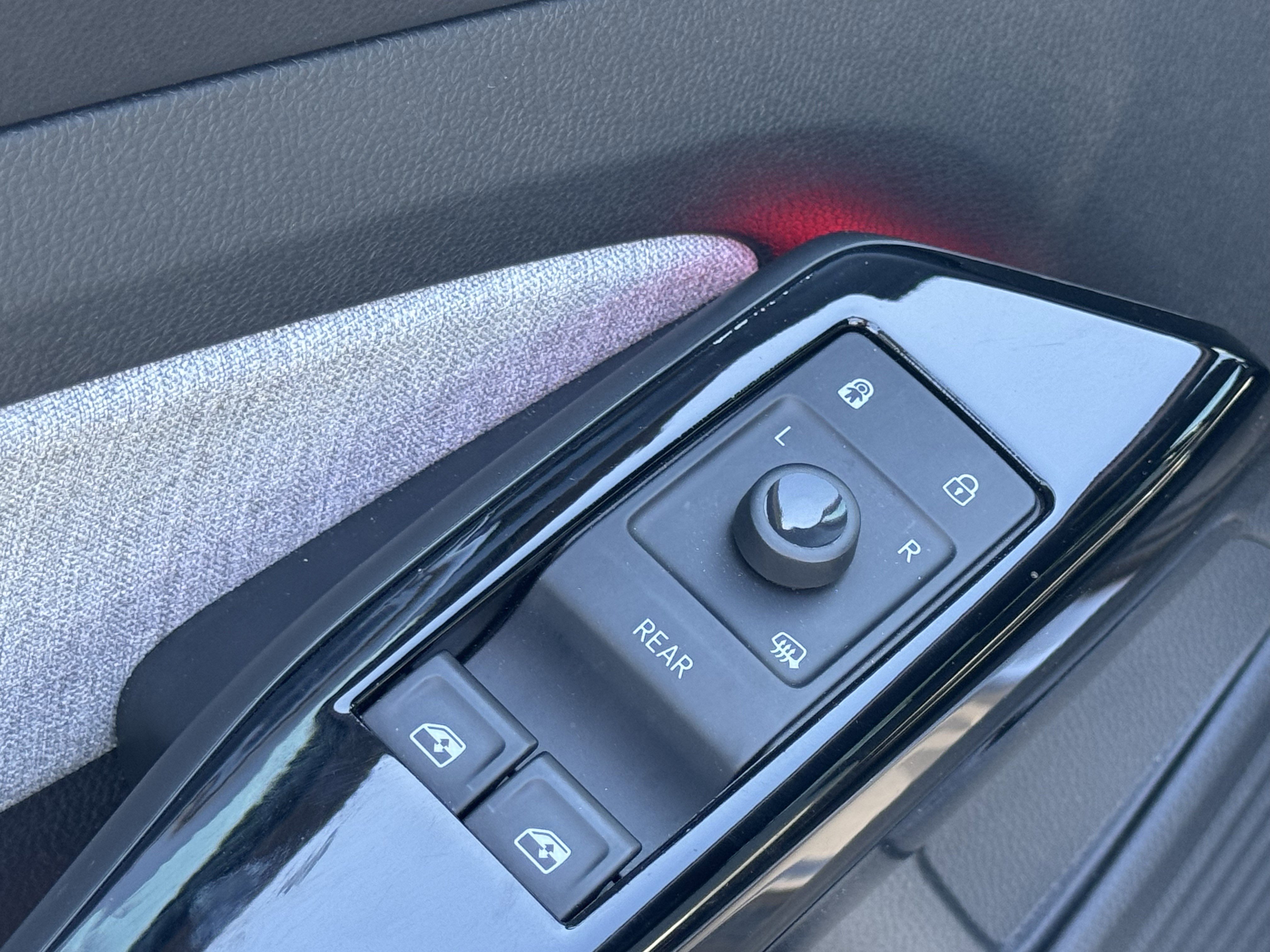 Used 2023 Volkswagen ID.4 Pro image 15