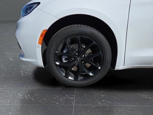New 2026 Chrysler Pacifica Limited w/ S Appearance Package image 42