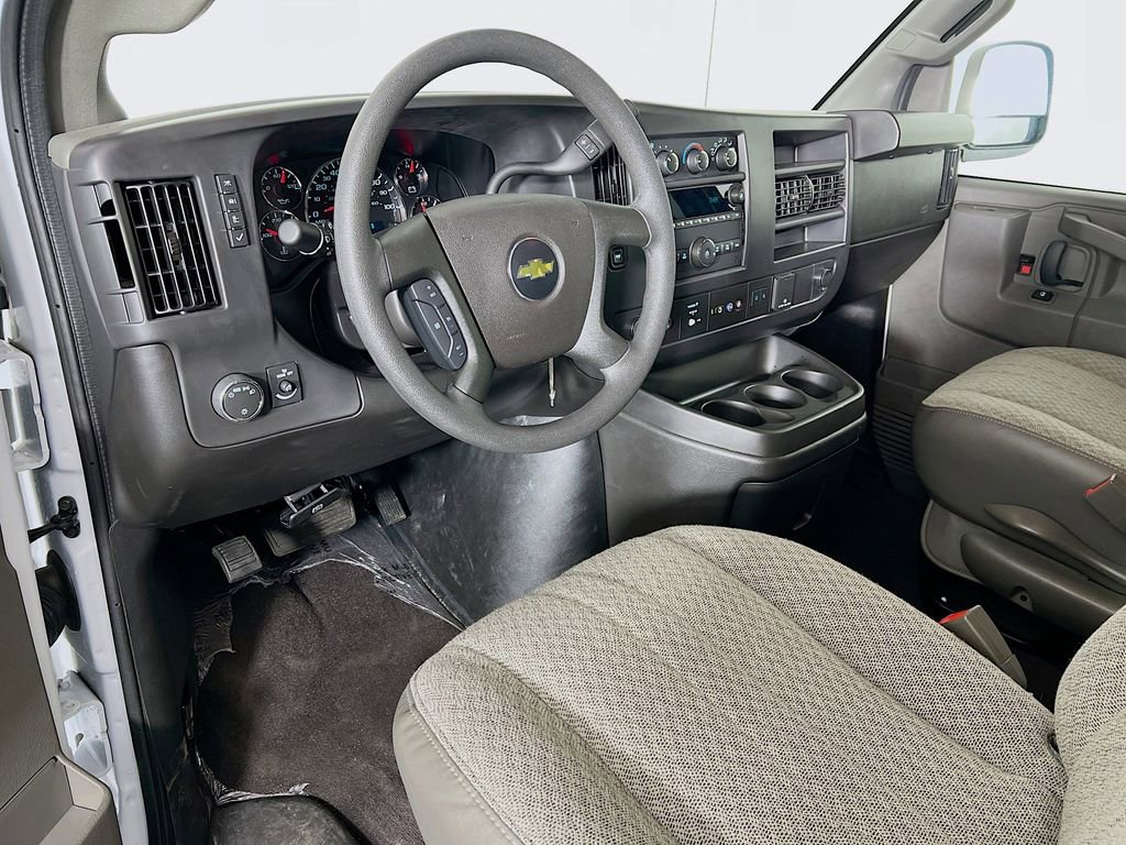 Used 2025 Chevrolet Express 3500 LT w/ LT Preferred Equipment Group RWD image 9