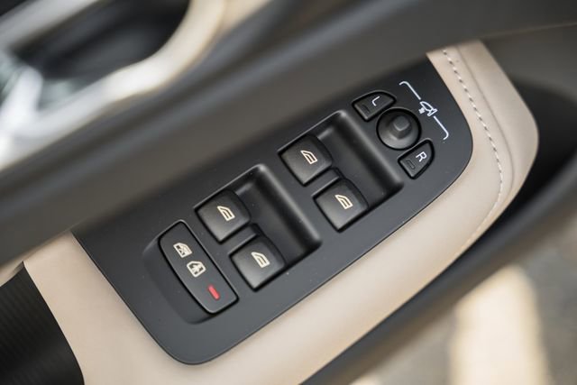 New 2026 Volvo XC60 B5 Plus w/ Climate Package image 40