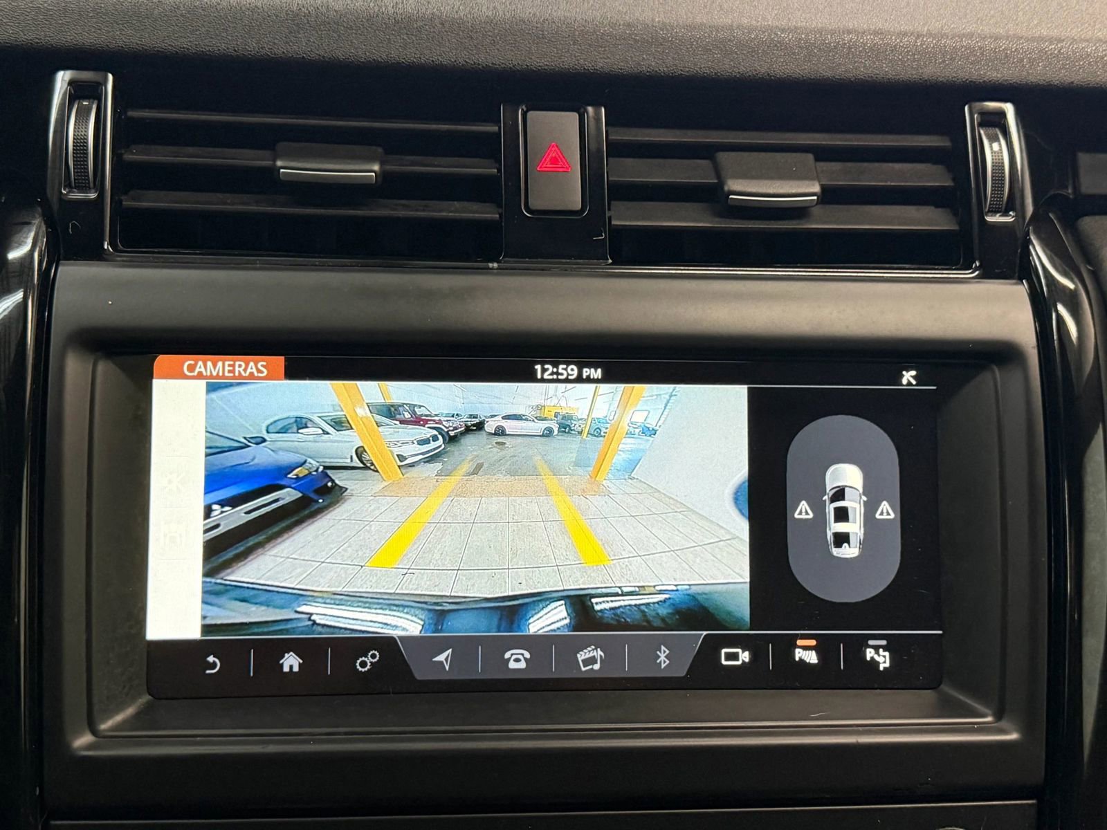 Used 2020 Land Rover Discovery SE image 32